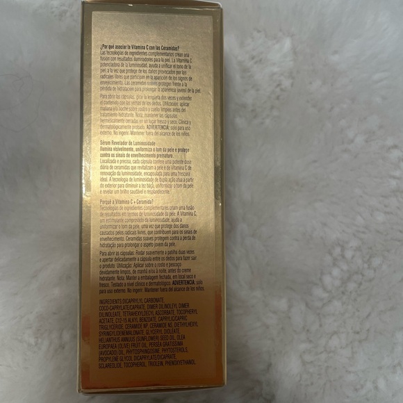Elizabeth Arden VITAMIN C CERAMIDE CAPSULES RADIANCE RENEWAL SERUM 60 capsules - Picture 10 of 12